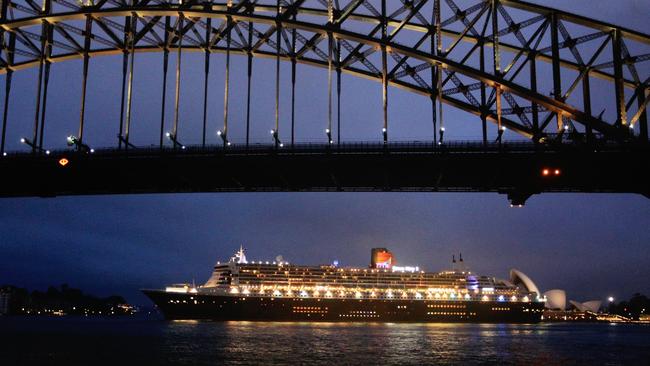 The Queen Mary Two sails through Sydney Harbour. Picture: Jenny Evans