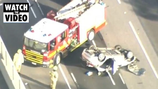Search for two drivers after a high-speed crash on Monash FWY