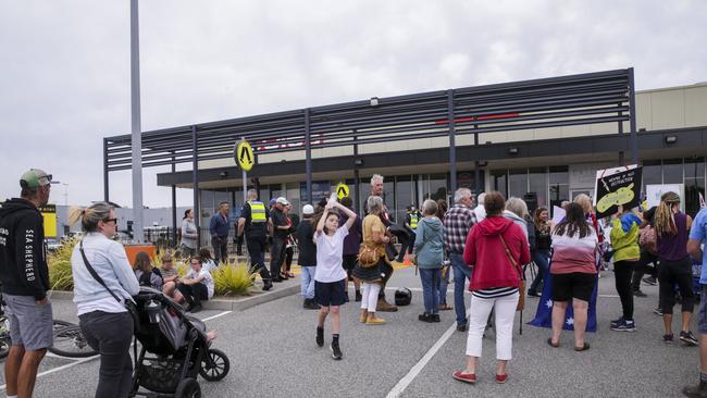 People protest vaccinations nearby Greg Hunt’s electoral office in Somerville. Picture: NCA NewsWire / Wayne Taylor