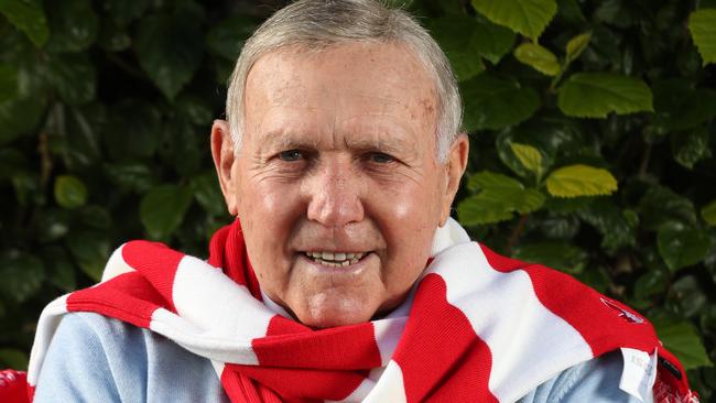 AFL great Bob Skilton. Picture: David Crosling