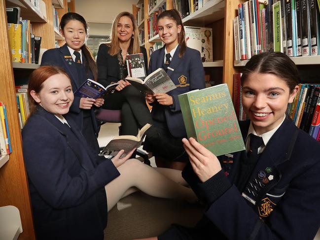 HOLD FOR FOR HERALD SUN EXAM GUIDE - Year 12 students set to tackle the english exams at Lauriston Girls School. [clockwise from left] Daisy Clarke, Celine Manikhode, VCE English teacher Elspeth Maddocks (vce English teacher) Minna Willig, and Alice Fletcher.  Picture: Alex Coppel.