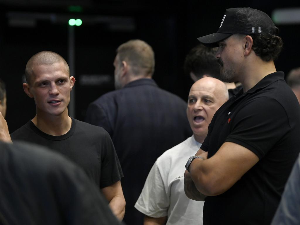 Tszyu and Mitchell catch up on Tuesday. Pictures: No Limit Boxing/Gregg Porteous