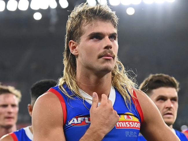 MELBOURNE, AUSTRALIA - MARCH 18: Bailey Smith and his Bulldogs team mates look dejected after losing the round one AFL match between Melbourne Demons and Western Bulldogs at Melbourne Cricket Ground, on March 18, 2023, in Melbourne, Australia. (Photo by Quinn Rooney/Getty Images)