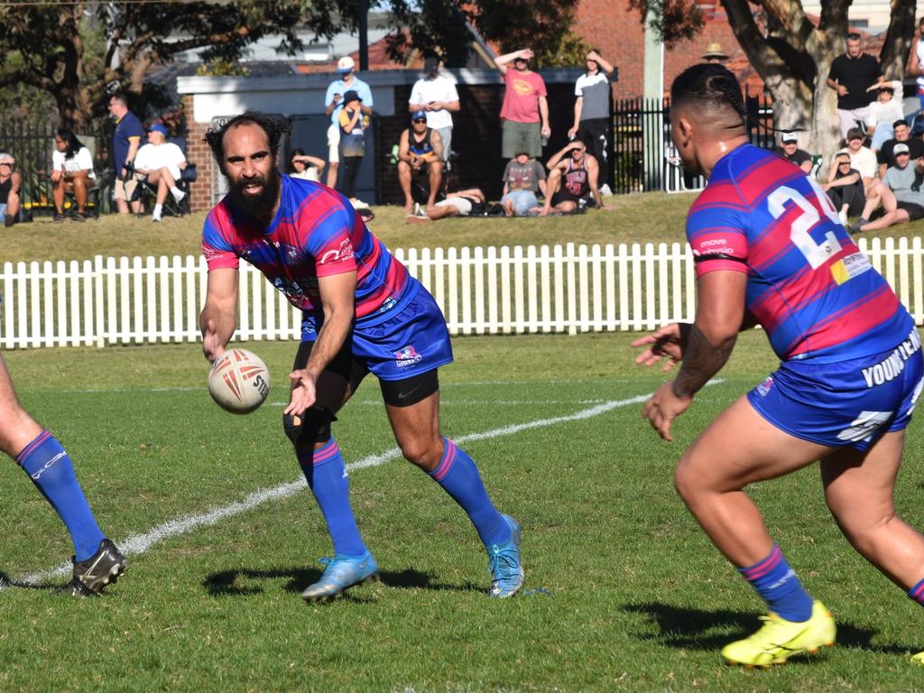 Travis Robinson passes out of dummy half. Picture: Sean Teuma