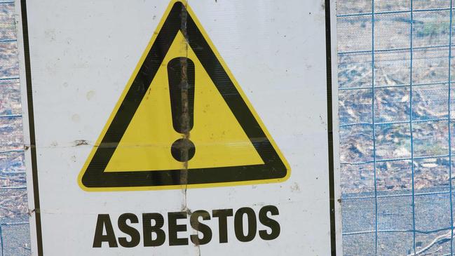 Asbestos has been found within cement sheathing pieces in soil where the Parktone Primary School’s new stadium stands. Generic picture: AAP/Bob Barker