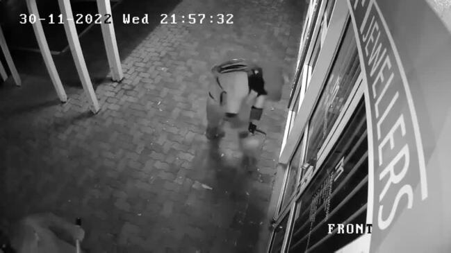 Watch: Axe, sledgehammer used in jewellery heist amid spate of break-ins