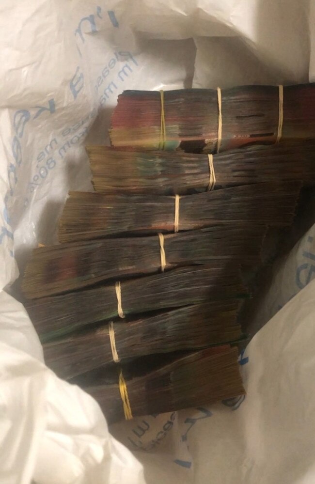 The AFP High Volume Drug Crime Team, together with Victoria Police Joint Taskforce Icarus members arrested and charged a 32-year-old Melbourne man, in connection to the seizure of 34 kilograms of illicit drugs from an alleged 'safe house' at Docklands in January 2021.