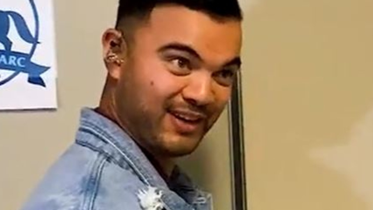 Guy Sebastian paid a surprise visit to a primary school choir rehearsal ...