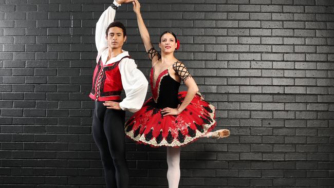 Queensland Ballet Dancers Yanela Pinera and Patrico Reve at Riverstage. Photo Lachie Millard