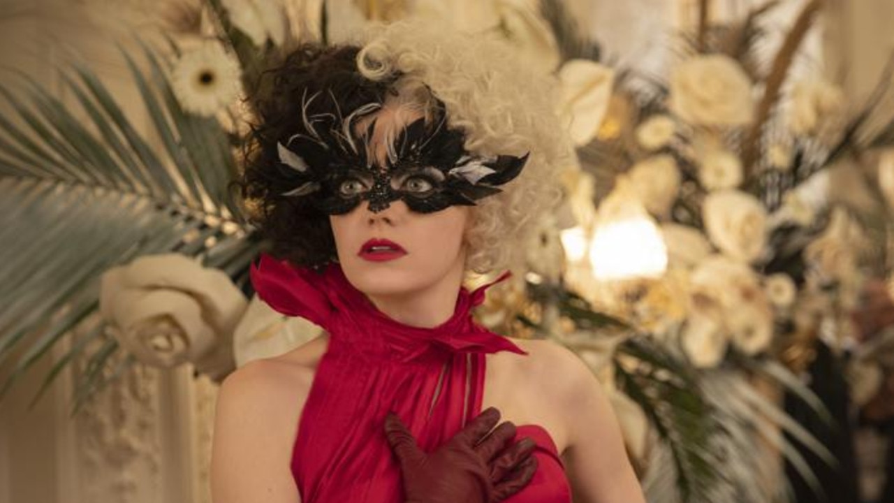 Cruella Review Emma Stones Deliciously Fun But Disjointed Disney