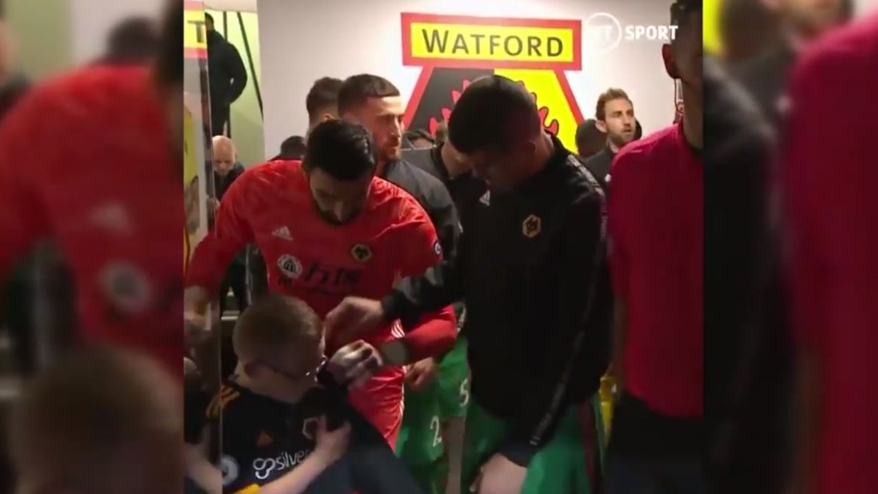 Rui Patricio gave the mascot his jacket.