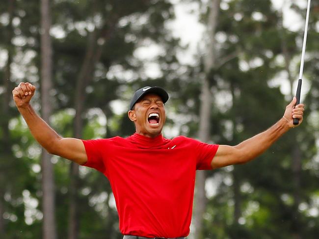 TOPSHOT - AUGUSTA, GEORGIA - APRIL 14: Tiger Woods of the United States celebrates after sinking his putt on the 18th green to win during the final round of the Masters at Augusta National Golf Club on April 14, 2019 in Augusta, Georgia.   Kevin C. Cox/Getty Images/AFP (Photo by Kevin C. Cox / GETTY IMAGES NORTH AMERICA / AFP)