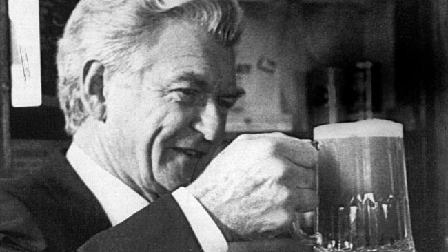 Bob Hawke admires a pint of ale he pulled. Picture: AP