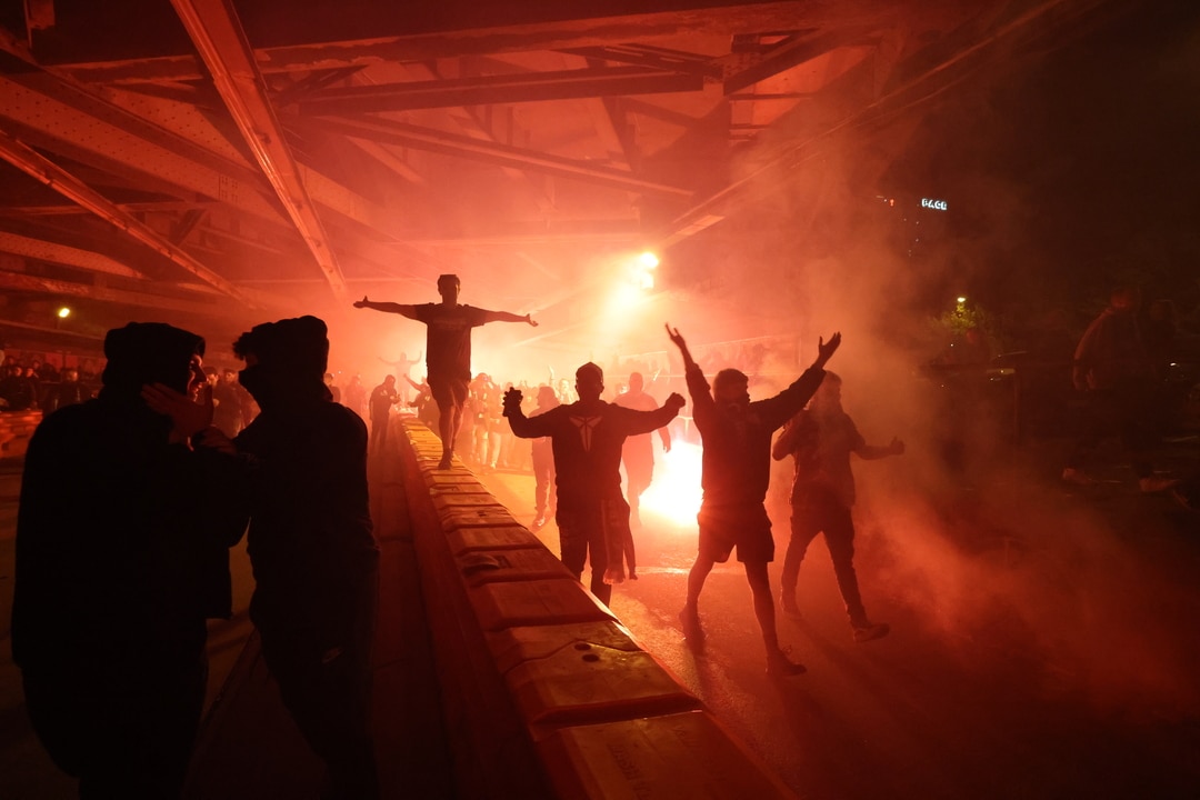 Police descend on Swan St ahead of A-League Grand Final
