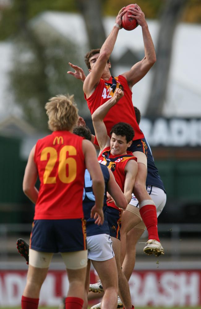 Scott Lycett takes a mark for South Australia Under-18 v Victoria Metro at Scott Lycett (South Australia) takes a mark.