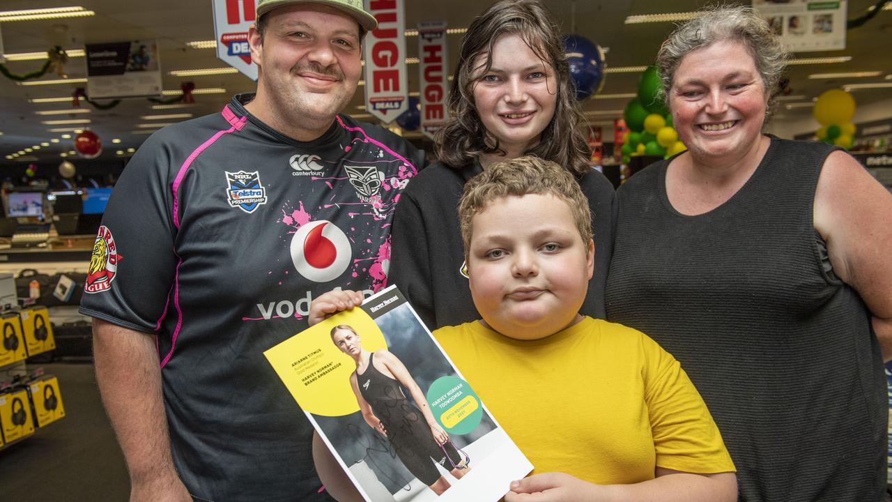 (Back from left) James, Rianna and Rebecca Sommerfeld. (front) Isaac Sommerfeld. Fans meet Harvey Norman Brand Ambassador and Olympic Gold Medalist Ariarne Titmus. Saturday, November 20, 2021. Picture: Nev Madsen.