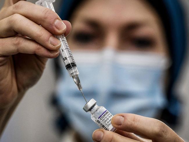 A medical staff member prepares a syringe with a dose of the Pfizer-BioNTech (Comirnaty) Covid-19 vaccine, in the Lyon Gerland vaccination center, on November 27, 2021. (Photo by JEFF PACHOUD / AFP)