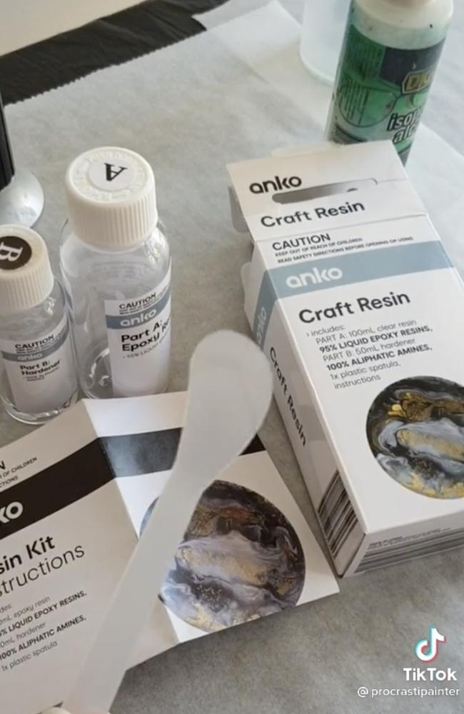 Resin artist procrastipainter warned users to wear a respirator when making resin. Picture: TikTok/@procrastipainter