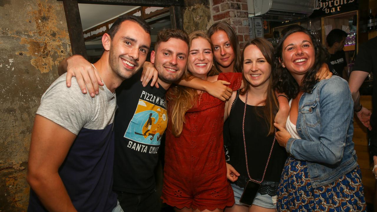 Cairns photo gallery: night-life at Salt House, Pier Bar, Cotton Club ...