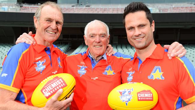 Neil Kerley (centre) with fellow SA footy greats Graham Cornes and Gavin Wanganeen in 2018. Picture: Brenton Edwards