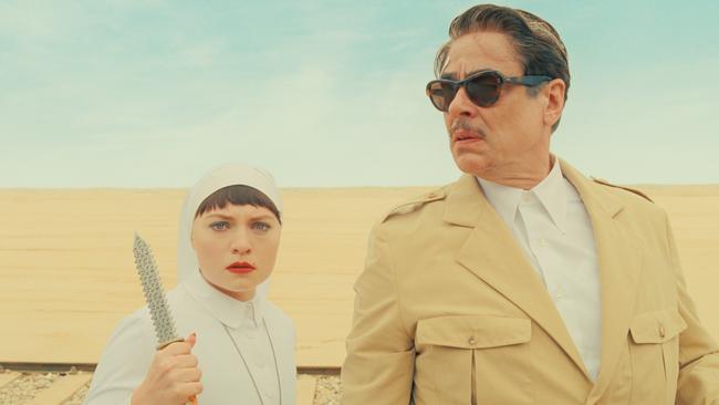 Mia Threapleton as Liesl and Benicio Del Toro as Zsa-Zsa Korda. Picture: Focus Features