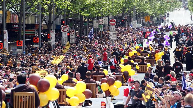 Hawthorn and Freemantle fans fill the Melbourne CBD for the AFL grand final parade 2013. Picture: HWT Library.