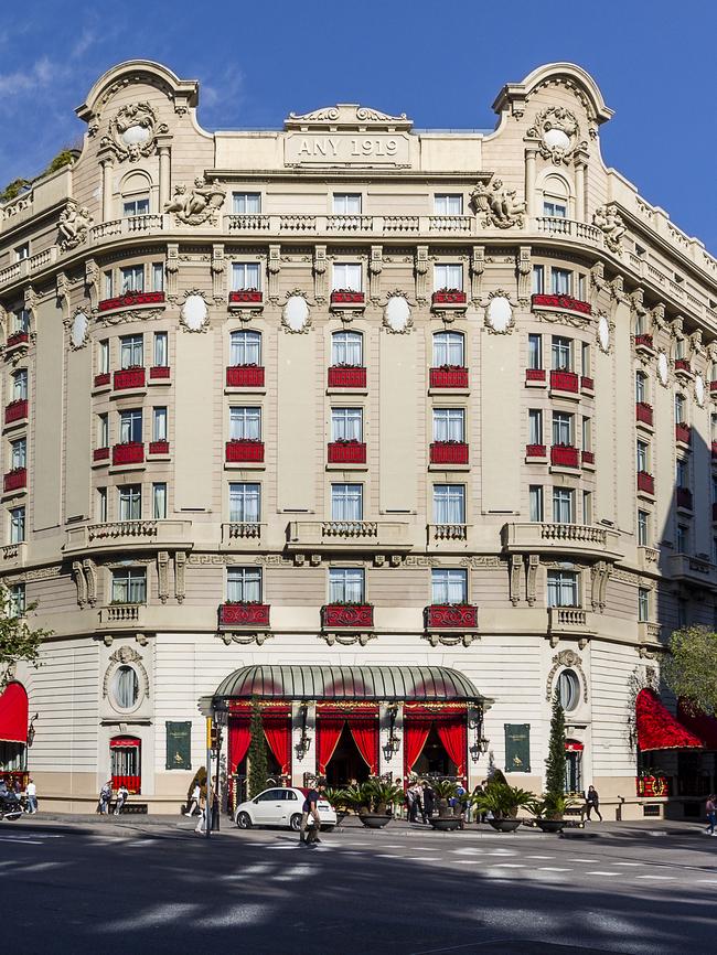 The facade of El Palace in Barcelona.