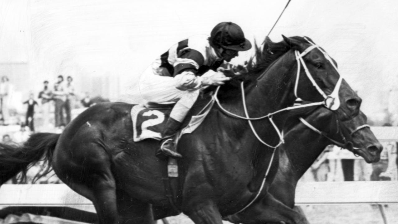 Racehorse Gold And Black (outside) ridden by jockey John Duggan winning the 1977 Melbourne Cup at Flemington Racecourse in Melbourne, 11/1977. Pic Ernie McLintock.