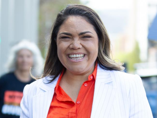 HOBART, AUSTRALIA, OCTOBER 7th, 2023. Senator Jacinta Nampijinpa Price meets NO campaigners for the voice to parliament at a polling booth in Hobart CBD.Picture: Linda Higginson