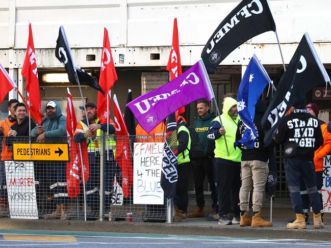 CFMEU members pictured blocking Cross River Rail workers from entering the Roma Street station worksite. Brisbane Tuesday 16th July 2024 Picture David Clark