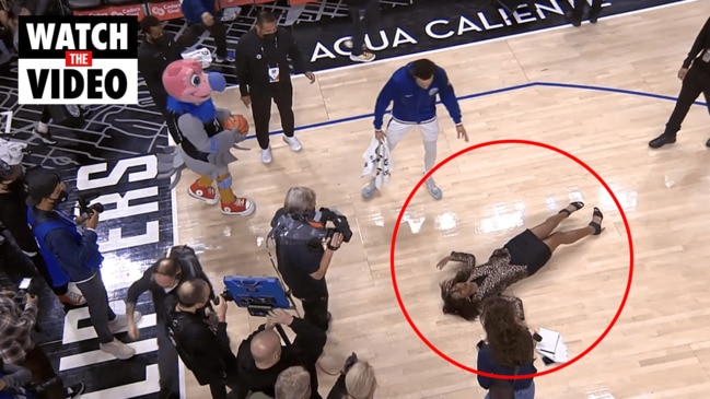 NBA reporter faceplants in dramatic fall (NBA TV)