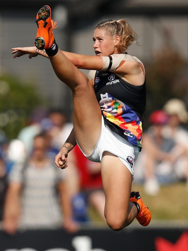 The now-famous photo of AFLW player Tayla Harris. Picture: Michael Willson/AFL Media/Getty