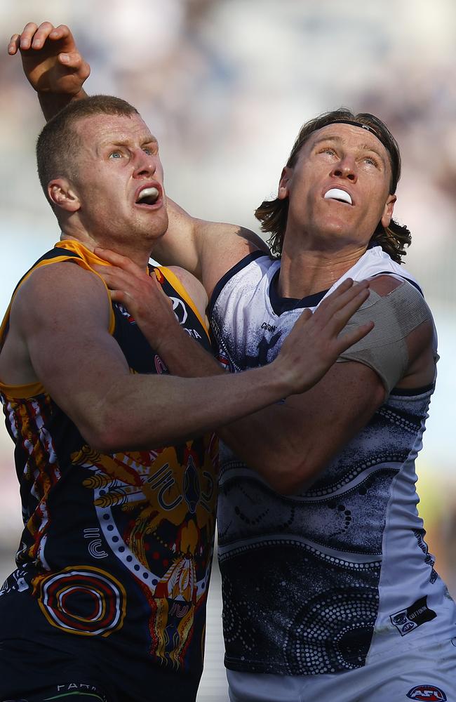 GEELONG, AUSTRALIA - MAY 28: Reilly OÃ¢â&#130;¬â&#132;¢Brien of the Crows and Mark Blicavs of the Cats contest the ruck during the round 11 AFL match between the Geelong Cats and the Adelaide Crows at GMHBA Stadium on May 28, 2022 in Geelong, Australia. (Photo by Daniel Pockett/AFL Photos/Getty Images)