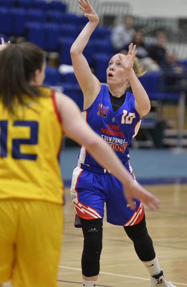 Francis Donders playing QBL for Toowoomba.