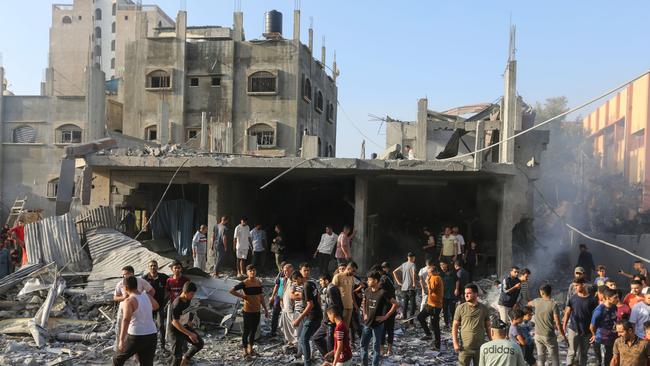 People search through buildings, destroyed during Israeli air raids in the southern Gaza Strip on November 7, 2023 in Khan Yunis, Gaza. Picture: Ahmad Hasaballah/Getty Images