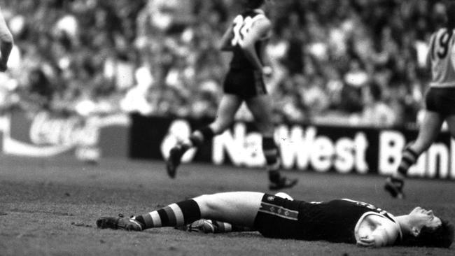 Frawley lies unconscious on the ground after a clash with Dermott Brereton in 1988. MCG.