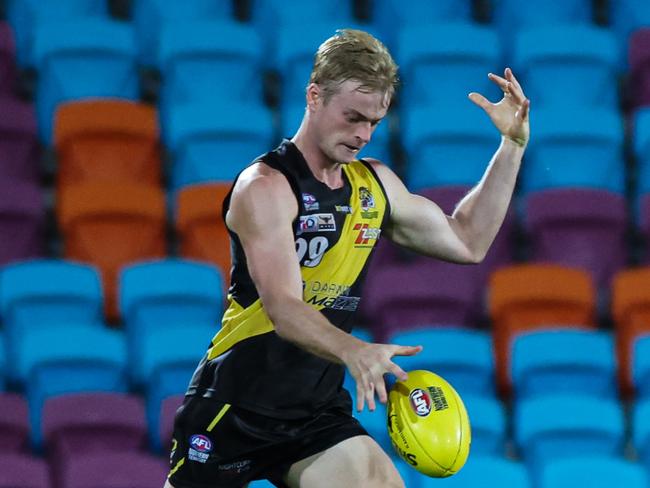 Lachlan Tardrew playing for the Nightcliff Tigers in the 2024-25 NTFL season. Picture: Celina Whan / AFLNT Media