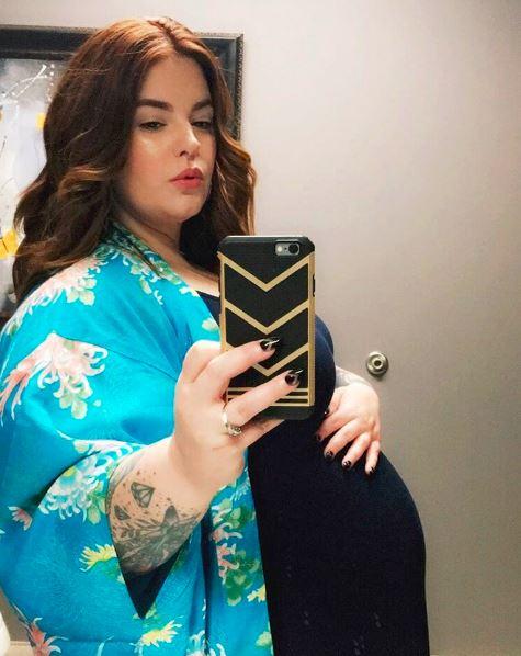 Model Tess Holliday poses naked in pregnancy shoot