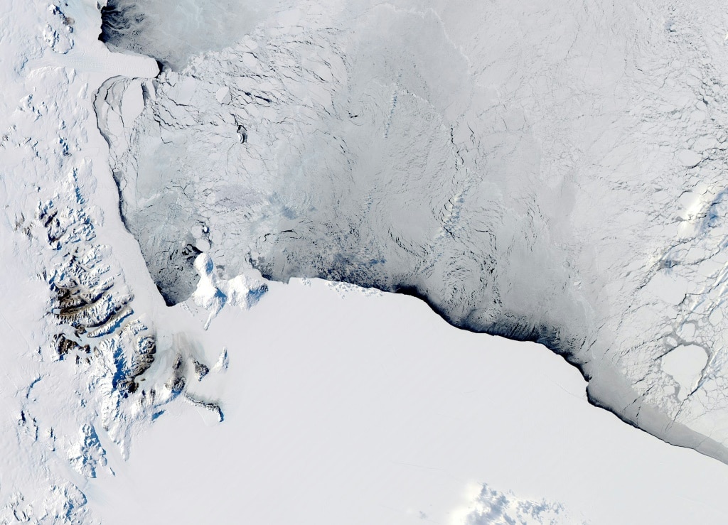 Over 40% of Antarctica’s ice shelves lost mass in 25 years: study ...