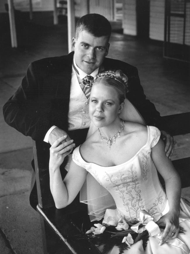 Jeffrey Thompson and Vikki Spencer were married on October 1, 2000, in Maryborough.