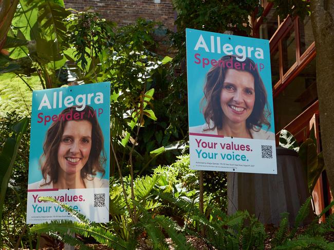 Experts say the emergence of independents and minor parties would complicate the bellwether pattern. Picture: Flavio Brancaleone