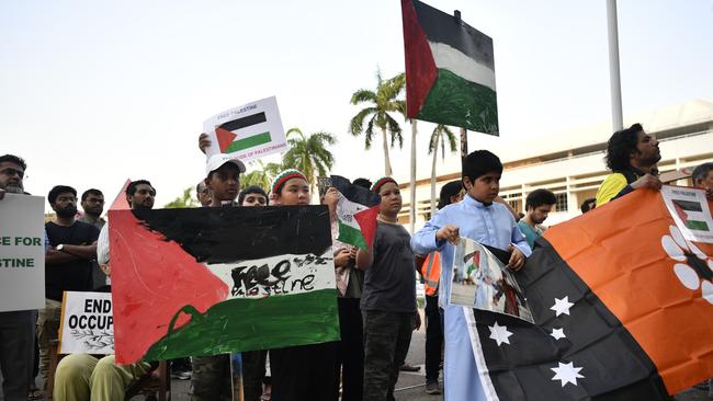 Hundreds of Territorians attended a protest outside of NT parliament on Friday October 27 calling for a ceasefire in the Gaza conflict.