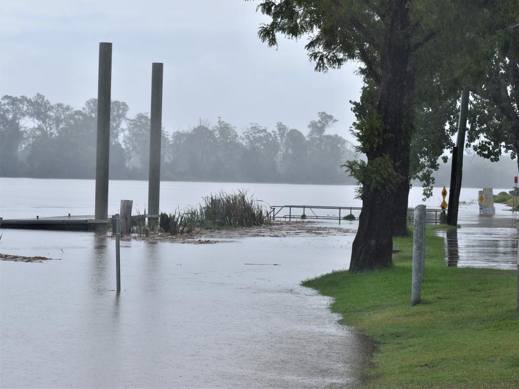 Clarence River floods at Grafton for the first time ever in December ...