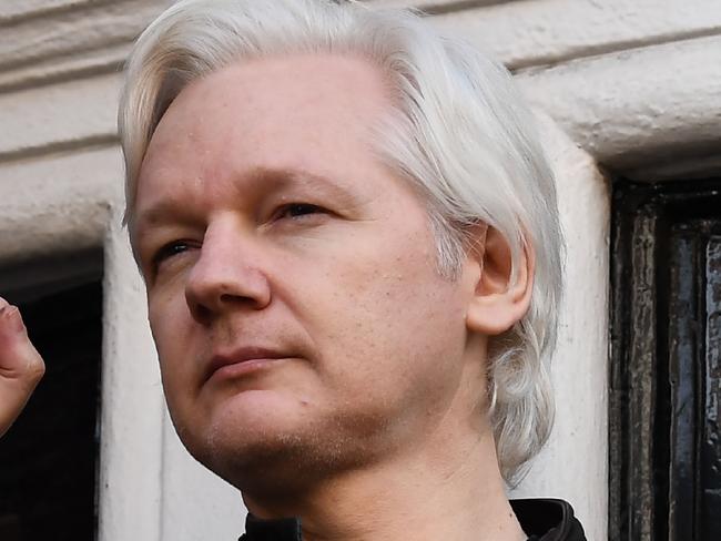 (FILES) In this file photo taken on May 19, 2017 Wikileaks founder Julian Assange raises his fist prior to addressing the media on the balcony of the Embassy of Ecuador in London. - A London hearing resumes on Monday, September 7, to decide if WikiLeaks founder Julian Assange should be extradited to the United States to face trial over the leak of secrets relating to the wars in Afghanistan and Iraq. (Photo by Justin TALLIS / AFP)