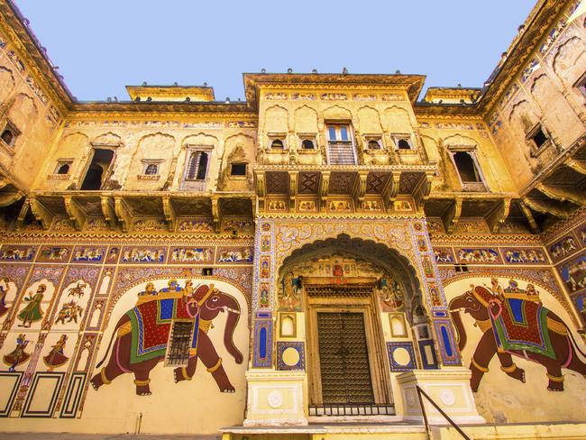 A beautiful old haveli in Mandawa.