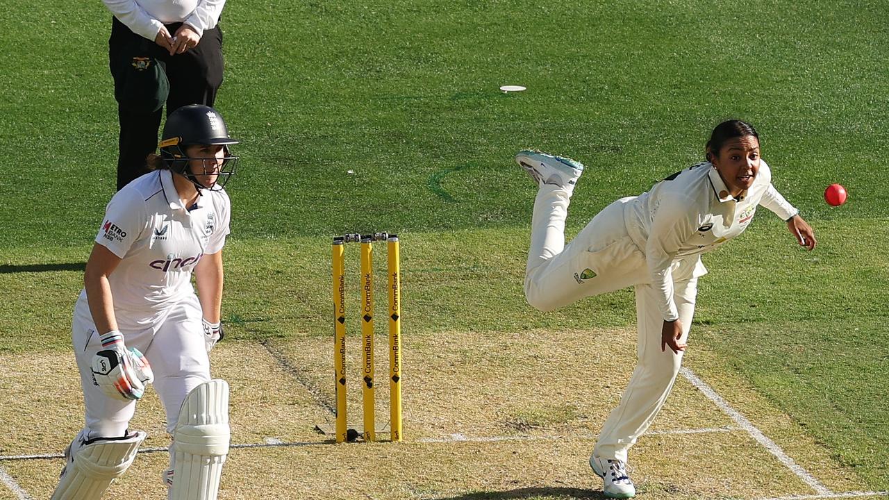 Alana King rips a leggie at the MCG. Picture: Daniel Pockett/Getty Images