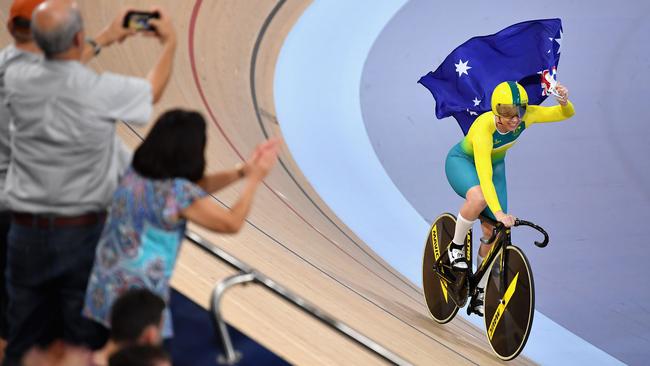 Kaarle McCulloch celebrates her gold medal. Photo: Getty Images