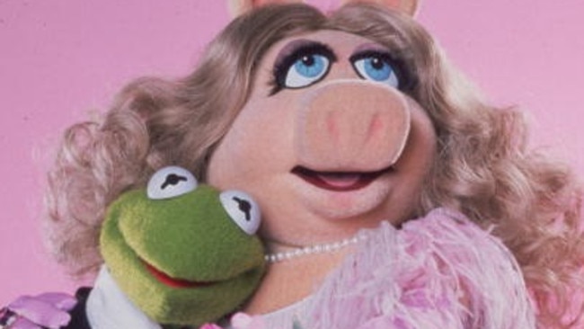Kermit and Miss Piggy fall head over heels in love in Jim Henson's 'The Great Muppet Caper'. (Photo by Hulton Archive/Getty Images)