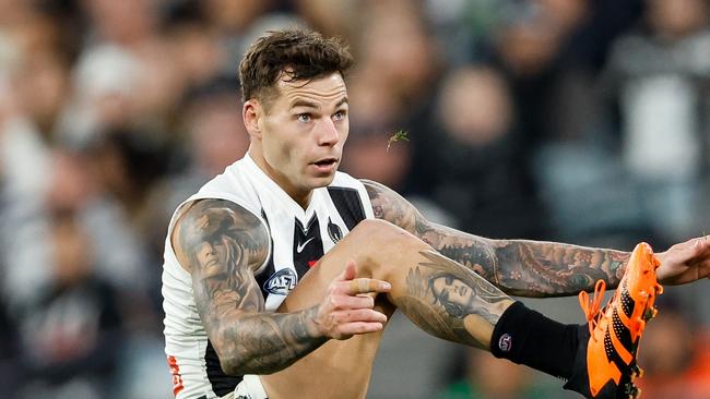 MELBOURNE, AUSTRALIA - MAY 03: Jamie Elliott of the Magpies kicks the ball during the 2024 AFL Round 08 match between the Carlton Blues and the Collingwood Magpies at The Melbourne Cricket Ground on May 03, 2024 in Melbourne, Australia. (Photo by Dylan Burns/AFL Photos via Getty Images)