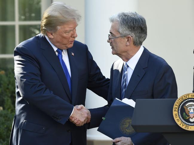 US President Donald Trump shakes hands with his nominee for Chairman of the Federal Reserve, Jerome Powell (R), in the Rose Garden of the White House in Washington, DC, November 2, 2017. / AFP PHOTO / SAUL LOEB